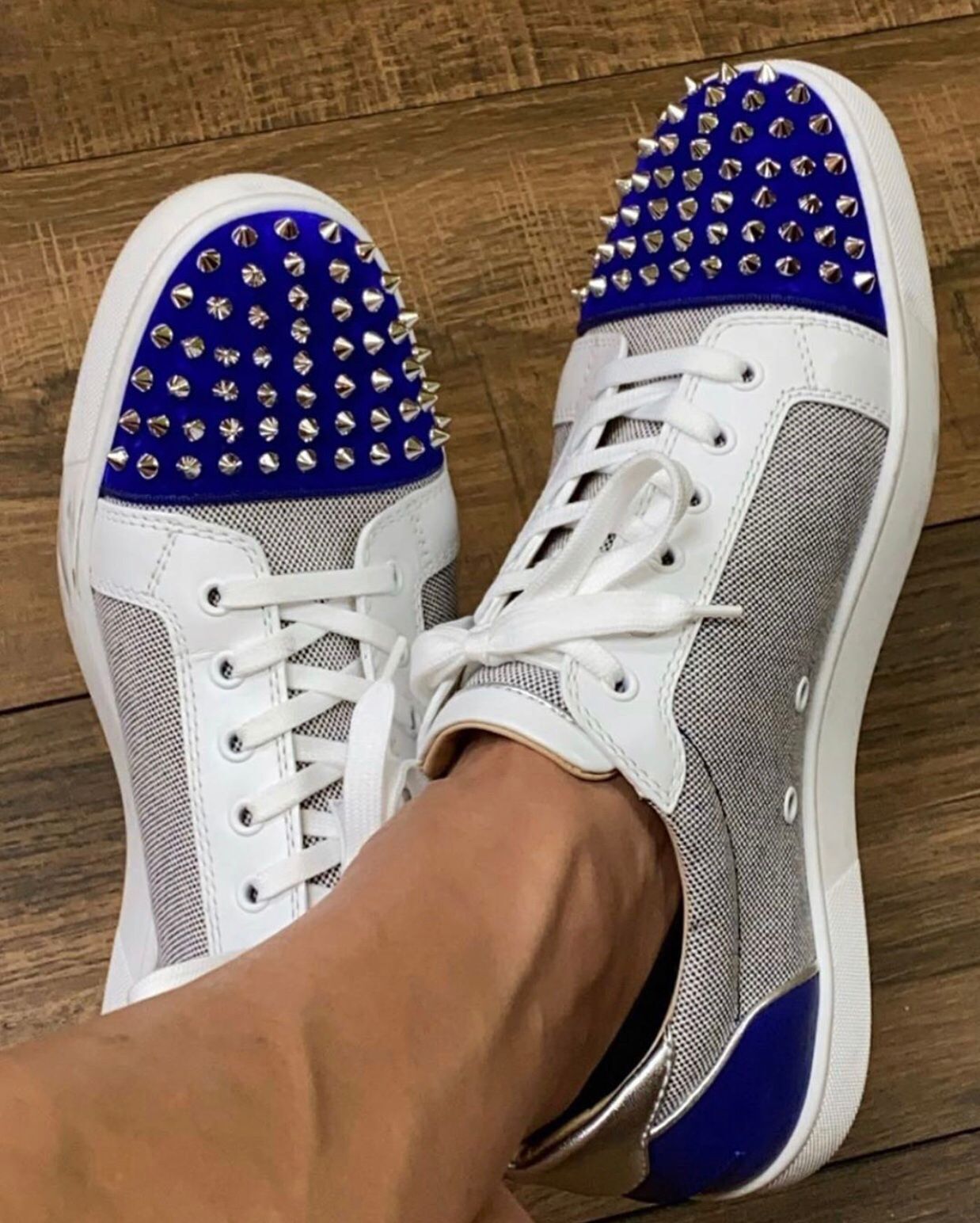 2021 2020 Hoge Kwaliteit Populaire Spikes Sneaker Schoenen Klinknagels Rode  Bodem Sneakers Mannen, Dames Mesh Ademend Outdoor Casual Sports EU 35 47  Van Vernas, 25,27 € |DHgate