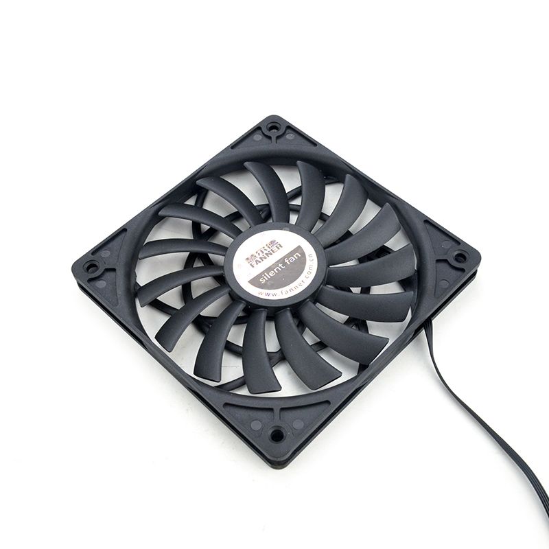 Ultra-delgada de 12 mm de agua ventilador de espesor enfrió enfriamiento ITX pequeña