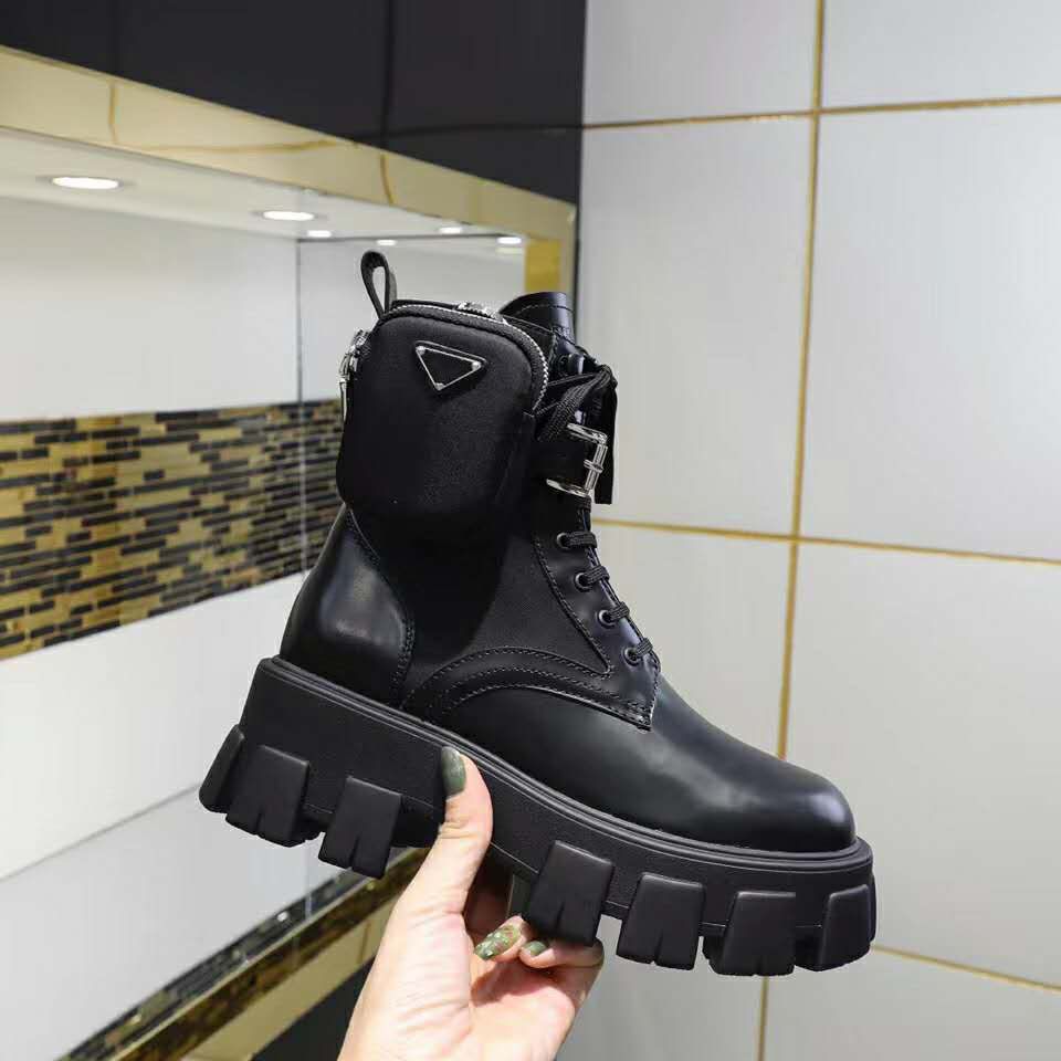 Mujer Zapatos de Botas de Katiuskas y botas de agua Tessa monogram boots de Balmain de color Negro 