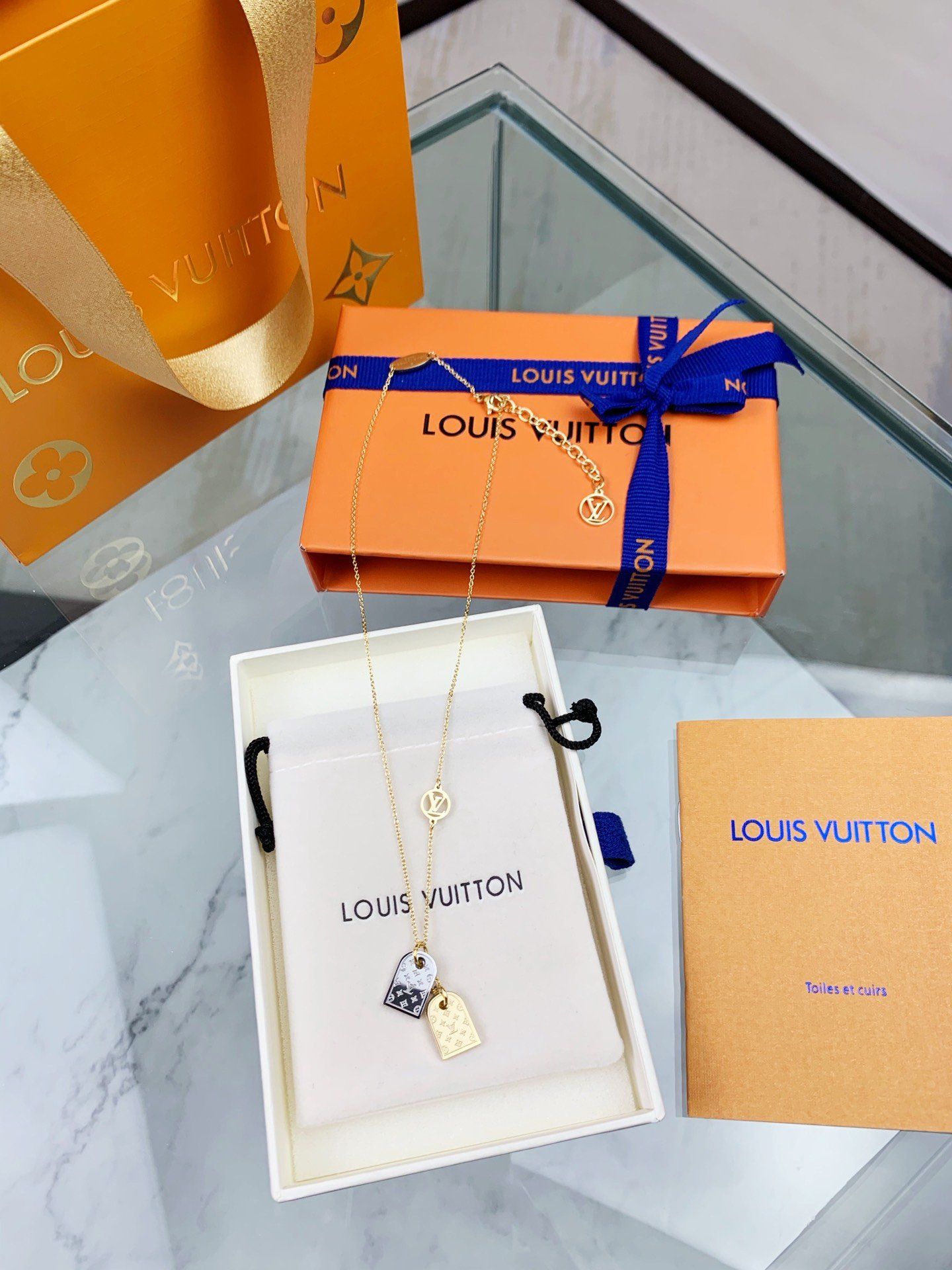 Acquistare LOUIS VUITTON Designer Di Gioielli Hip Hop Collana Progettista  Farfalla Ghiacciato Fuori Mens Ciondolo 14k Catene Doro Lettera Iniziale  P13 Economico | Consegna Veloce E Qualità | It.Dhgate
