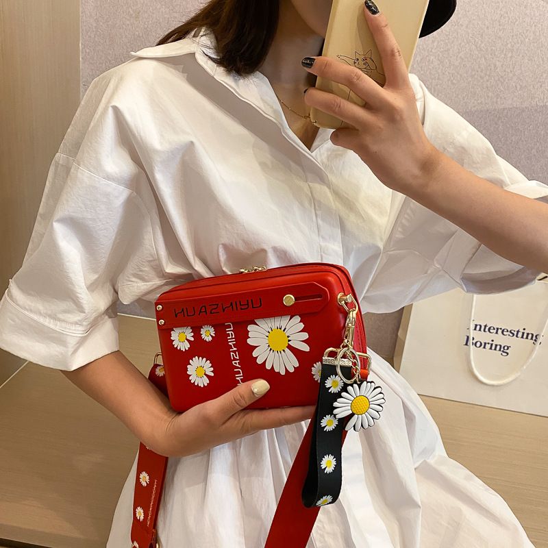 satin al instagram en populer pop yildiz onerilen papatya cicek desen k pop tarzi modern trendiness tasarimci capraz vucut canta tl175 97