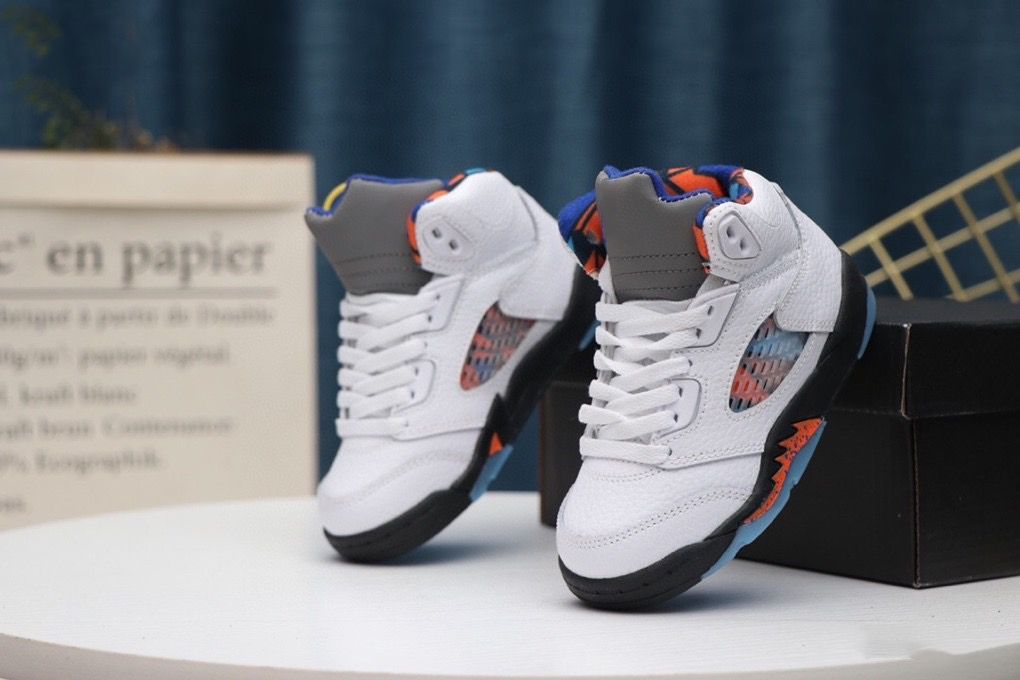 white sport shoes online