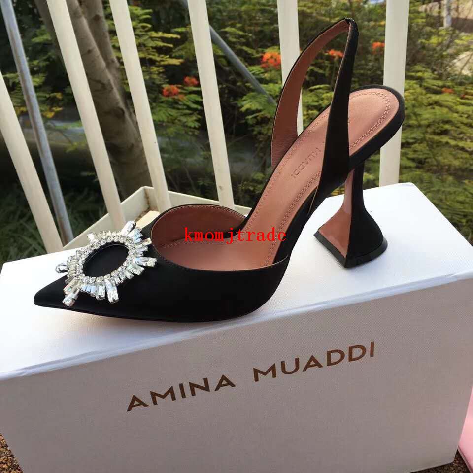 Vrouw Sandalen Italië Amina Muaddi Zwart Satijn Begum Sling Hakken Amina  Muaddi Begum Crystal Broche Slingback Pumps Black Shoes