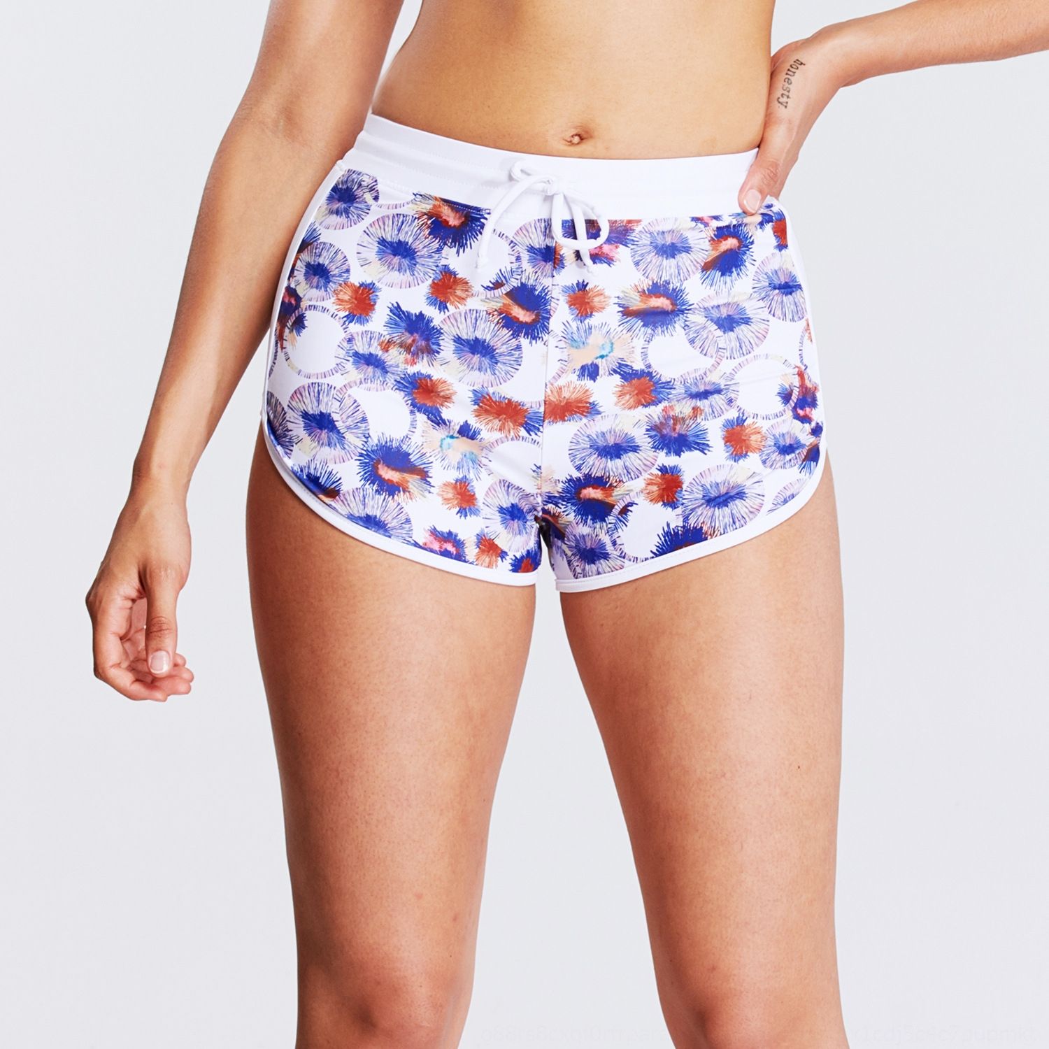 hot women tight shorts