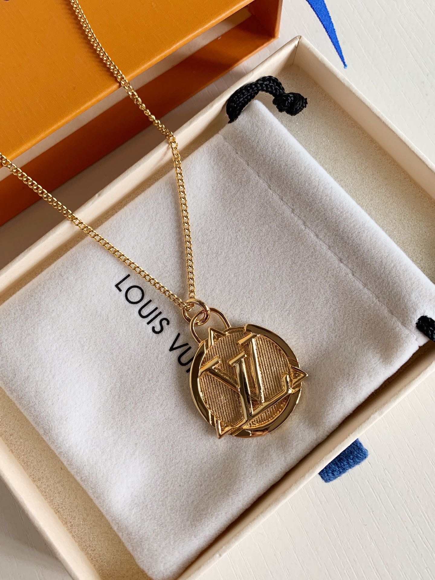 Acquistare LOUIS VUITTON Designer Di Gioielli Hip Hop Collana Progettista  Farfalla Ghiacciato Fuori Mens Ciondolo 14k Catene Doro Lettera Iniziale  P16 Economico | Consegna Veloce E Qualità | It.Dhgate