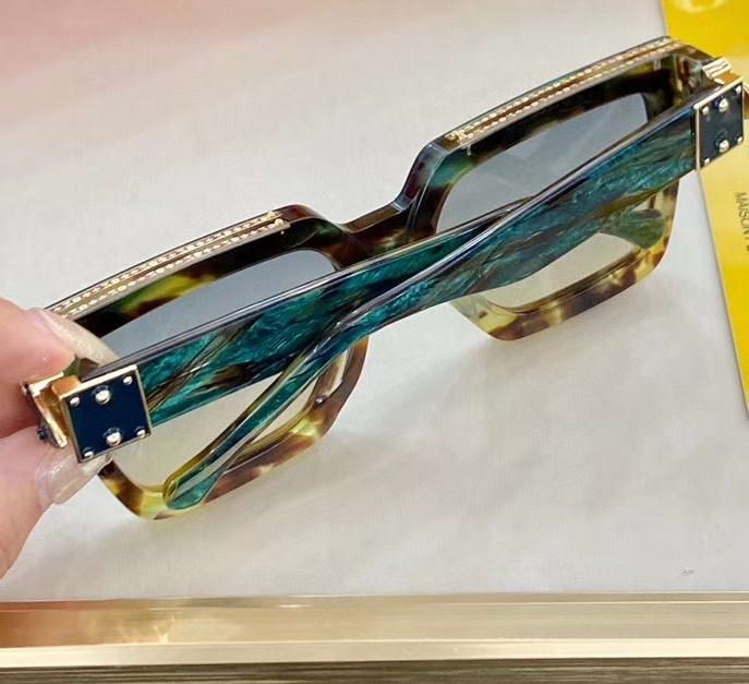 Louis Vuitton Louis Vuitton Grey Marble 1.1 Millionaires Sunglasses