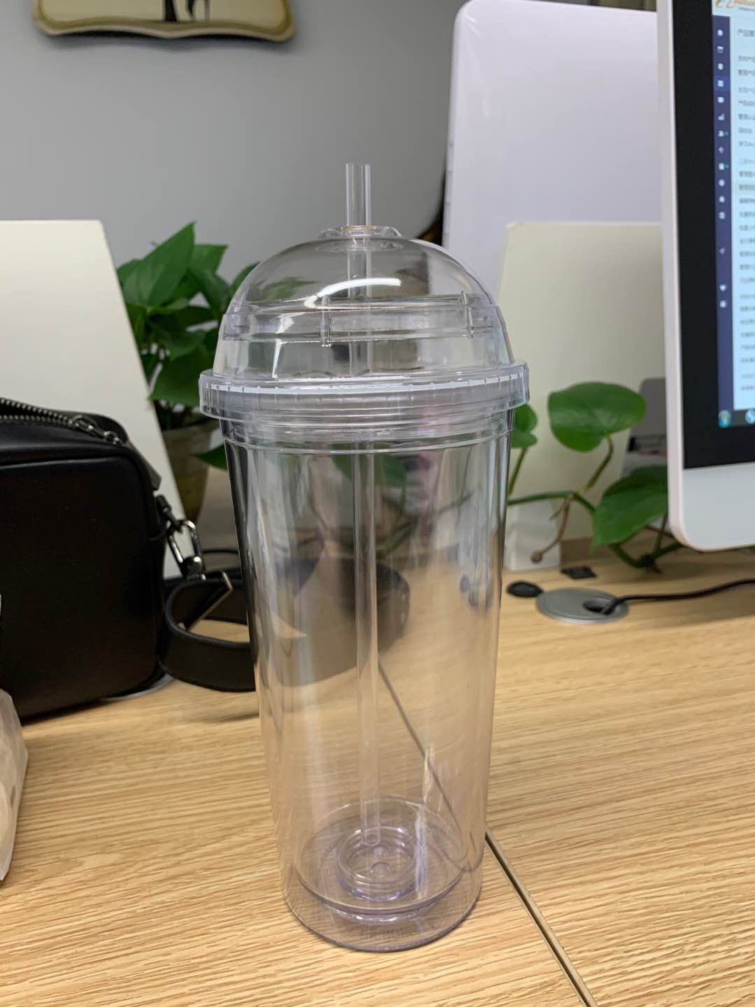 clear plastic tumblers with lids