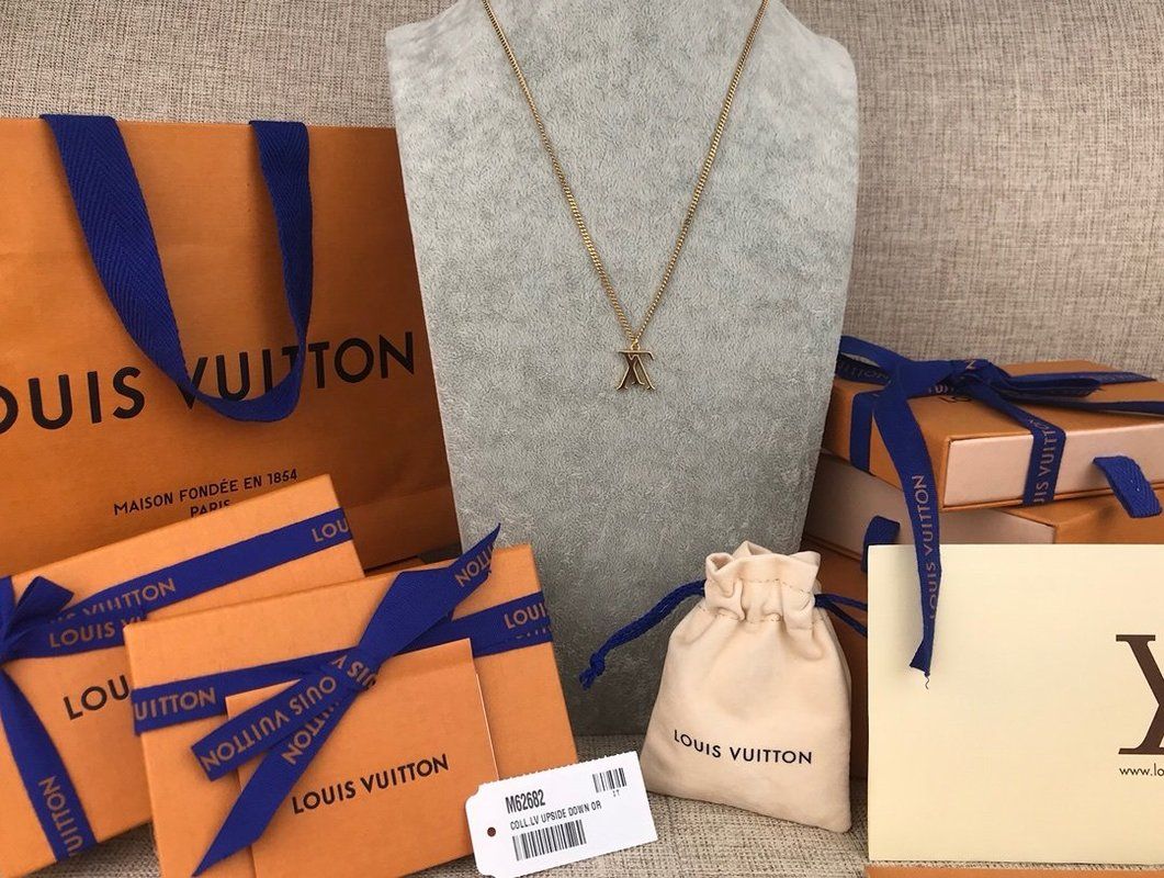Acquistare LOUIS VUITTON Designer Di Gioielli Hip Hop Collana Progettista  Farfalla Ghiacciato Fuori Mens Ciondolo 14k Catene Doro Lettera Iniziale P7  Economico | Consegna Veloce E Qualità | It.Dhgate