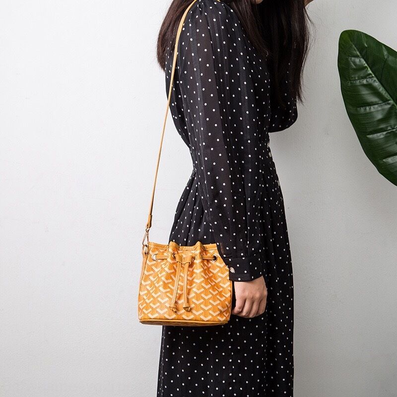 Emo Dog Bucket Tooth Bucket Bag South Korea East Gate 19 New Womens Bag Ins Net Red Small C Shoulder Slanting From Besttradingco 17 9 Dhgate Com Emo Dog Bucket Tooth Bucket Bag South Korea East Gate 19 New Womens Bag Ins Net Red Small C Shoulder Slanting From Besttradingco 17 9 Dhgate Com