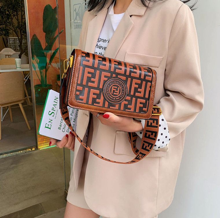 purses with wide shoulder strap