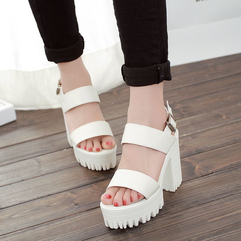 womens strappy shoes
