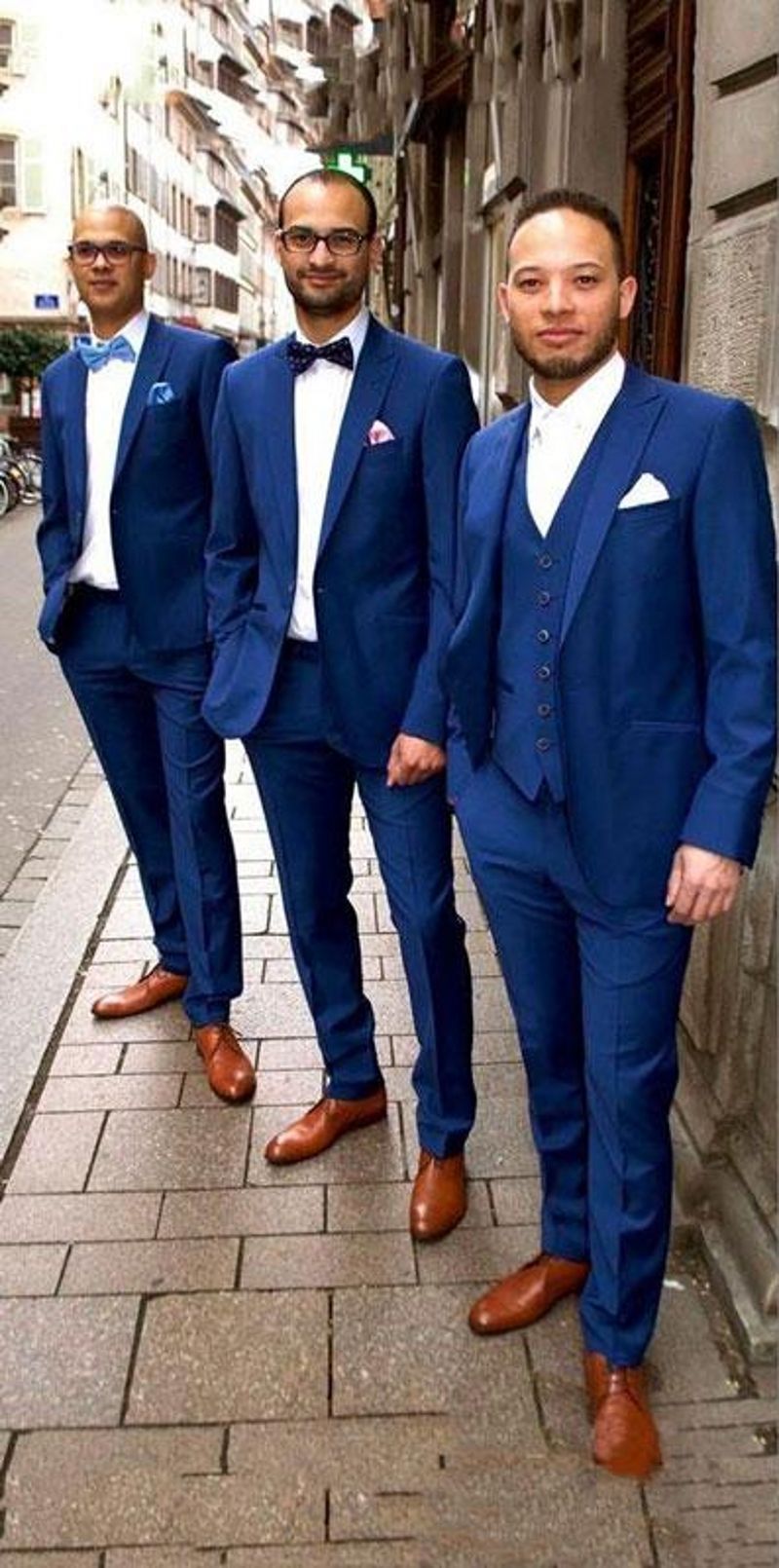 Compra Trajes Azul Marino Hombres Para La Boda De Playa Del Verano Smoking  Del Novio Hombre Groomsmen Blazer Enarboló La Solapa De Trajes De Tres  Piezas Hombres Delgados Barato | Entrega Rápida