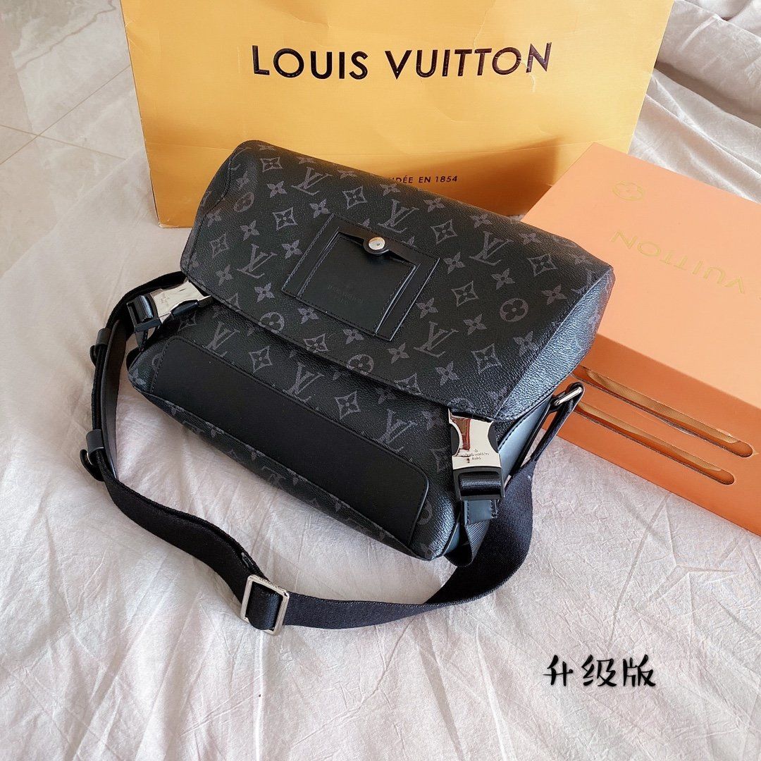 luxury shoulder bag mens