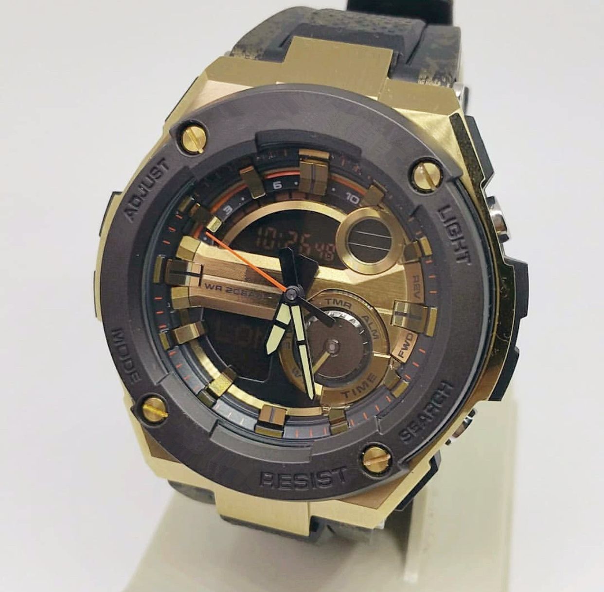 sport watch price 200