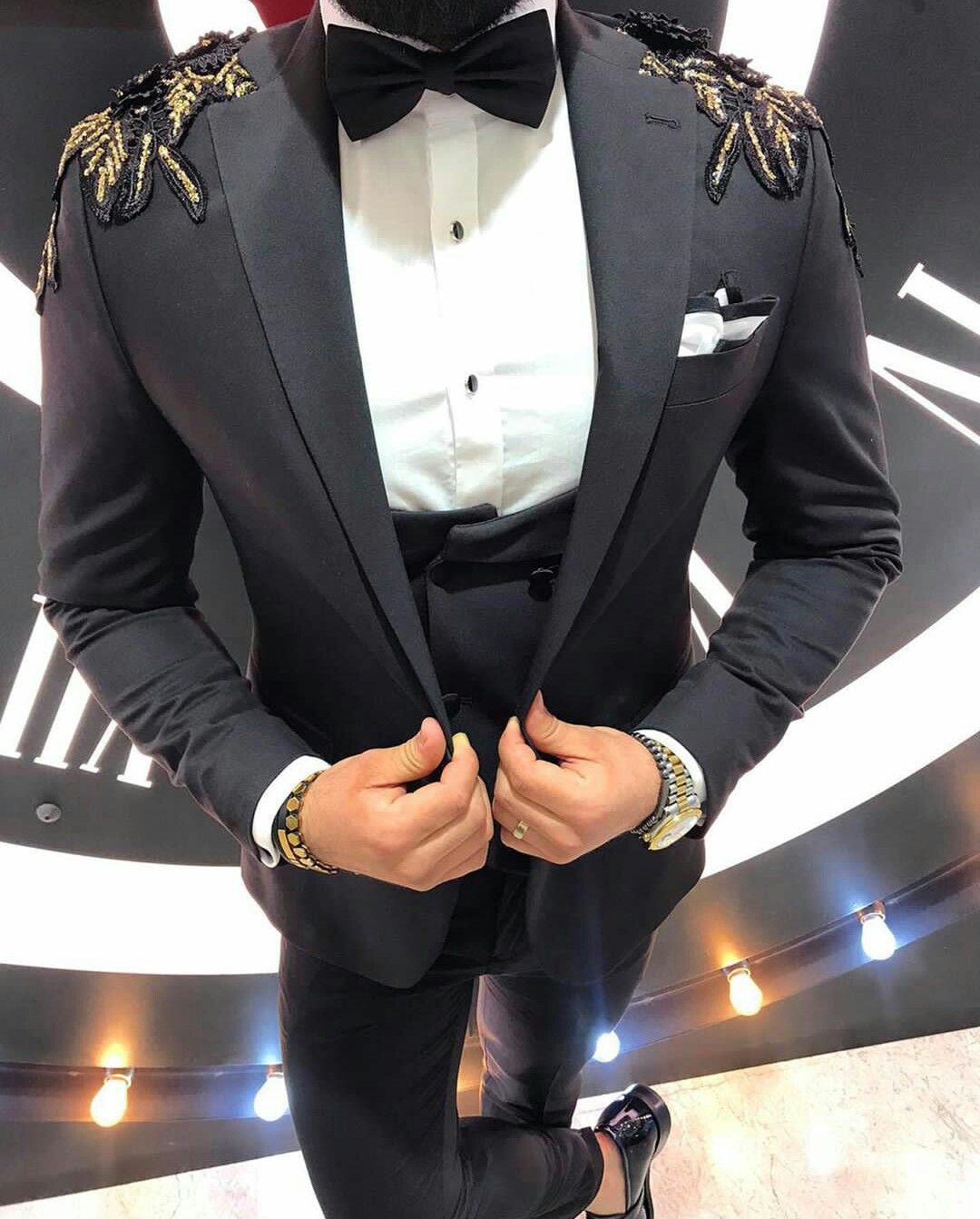 Black Wedding Tuxedos Luxury Gold Appliques One Button Slim Fit Groom