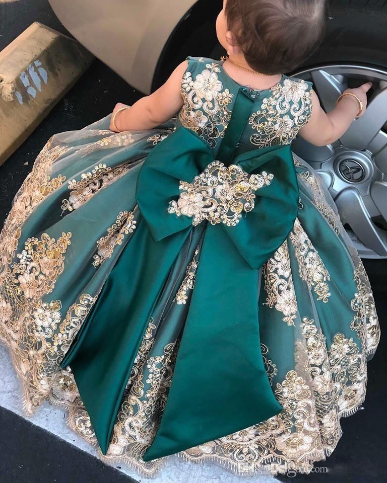 2021 Pequeños vestidos de niñas de con encaje oro apliques largos jade bow