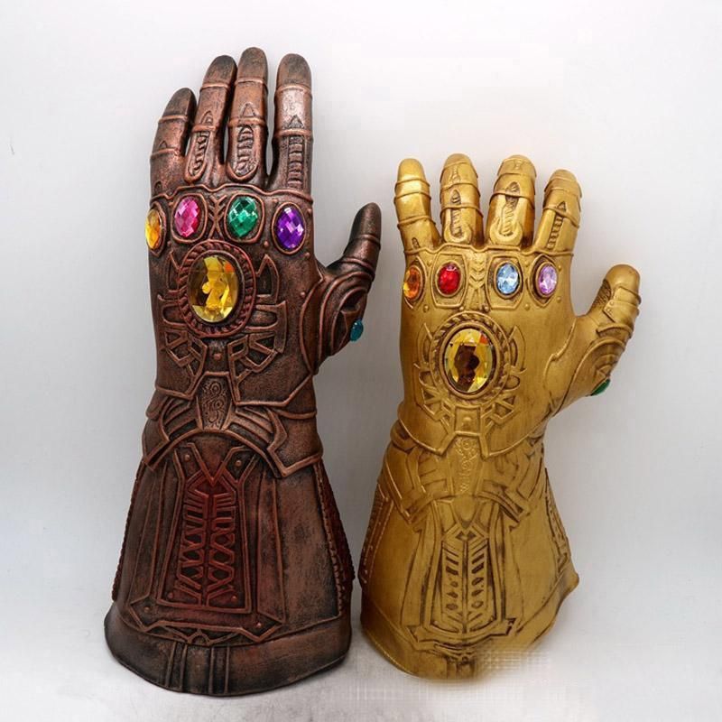 juguete mano de thanos