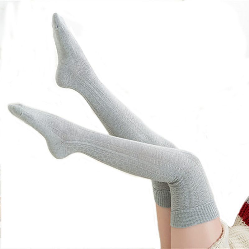 Trenza de punto sobre medias de rodilla moda calceter￭a de tubo largas