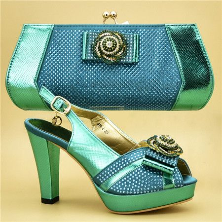 Zapatos verdes y bolso