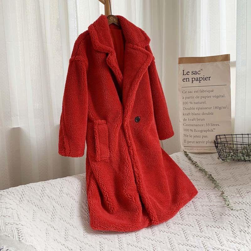 manteau en peluche rouge