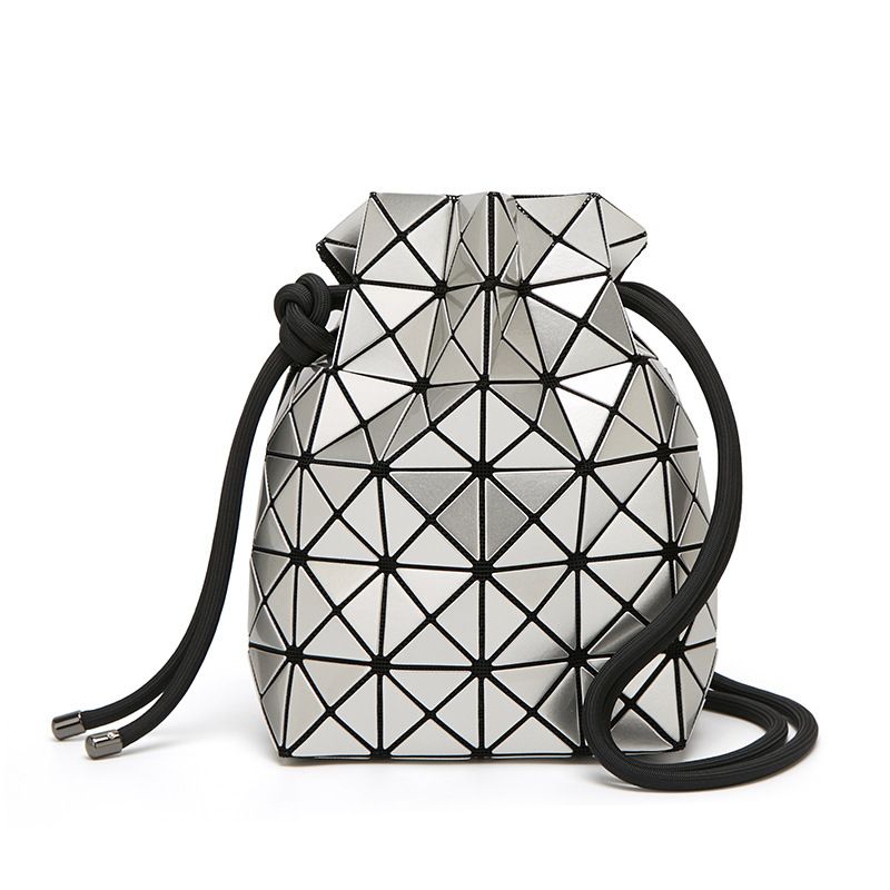 geometric bag trend