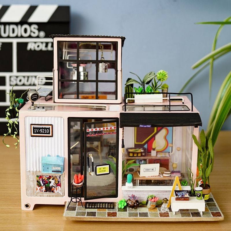 dolls house studio