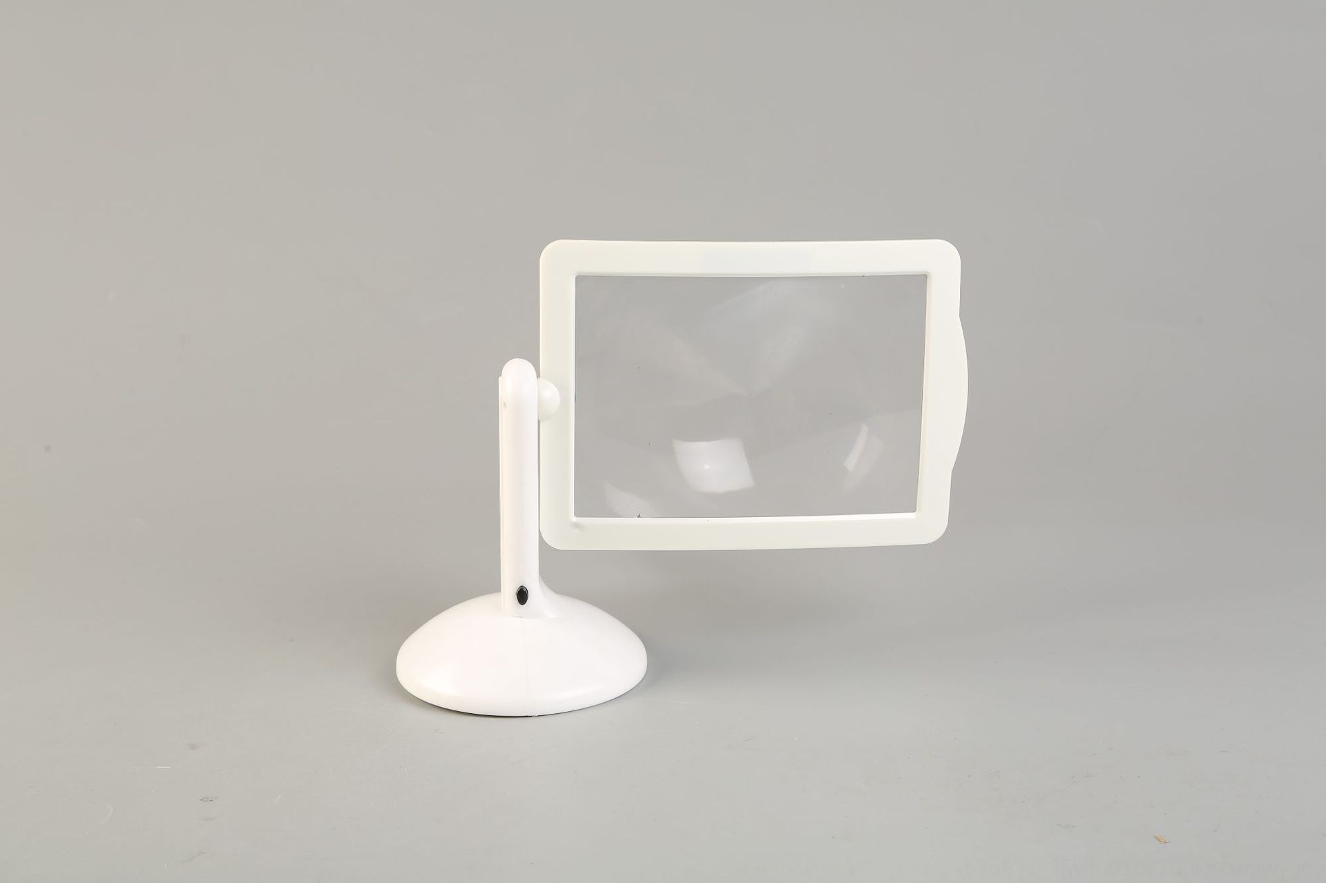 magnifying glass desktop