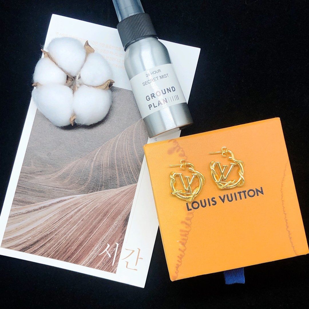 Acquista LOUIS VUITTON Orecchini Firmati Cc Nappa Orecchini Firmati  Orecchini Di Perle Moda Firmati Orecchini A Cerchio F1 Acrilico Oro A 13,5  € Dal Zaixianwenhua | It.DHgate.Com