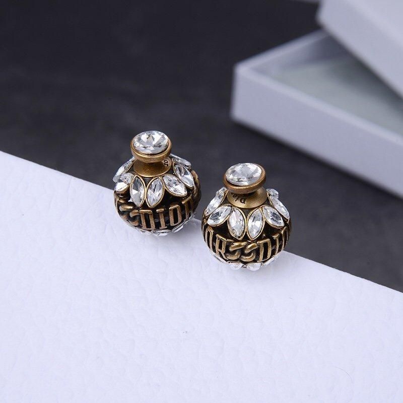 design of gold earrings & ear tops
