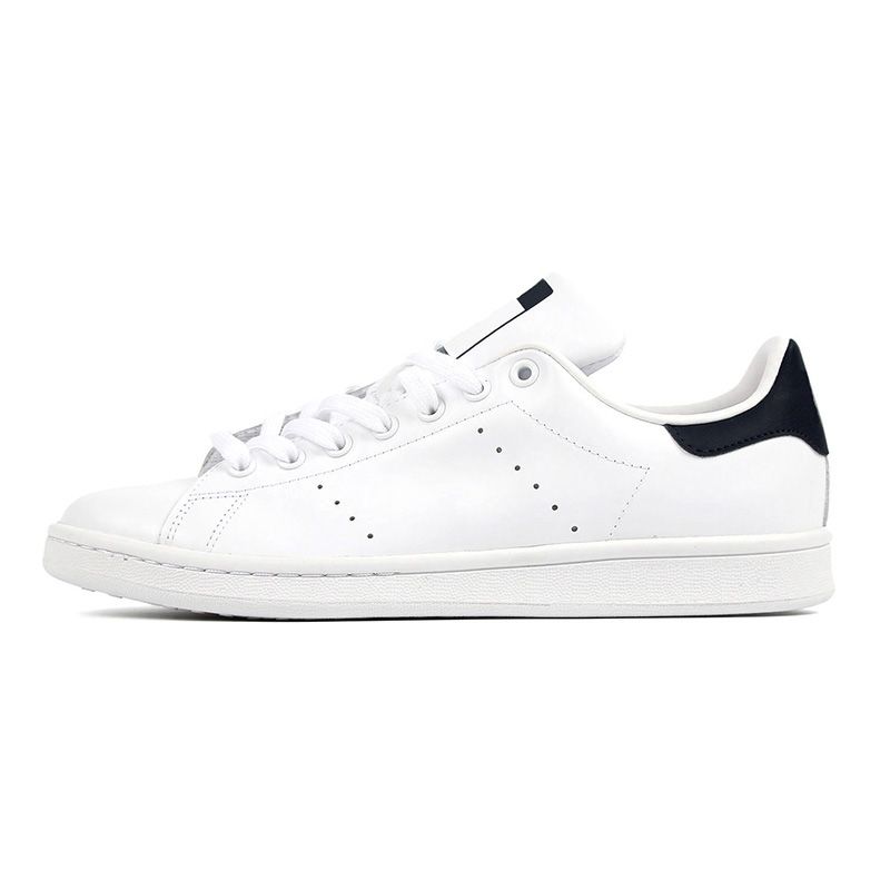 white flat tennis shoes