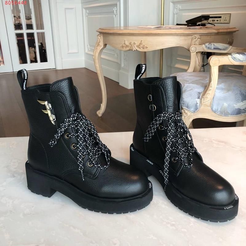 Melhor Maravilhas Plano Botas Pretas De Patente Mulheres Marca E Branco  Botas Designer De Laçar Borracha Couro Senhora Plain Sola Ankle Boots A  $895,1 | DHgate.Com