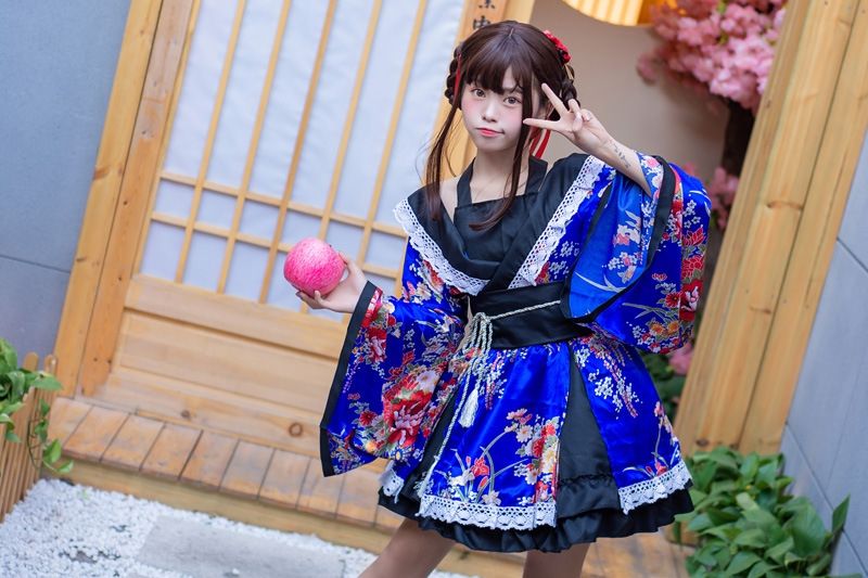 traditional women's japanese clothing