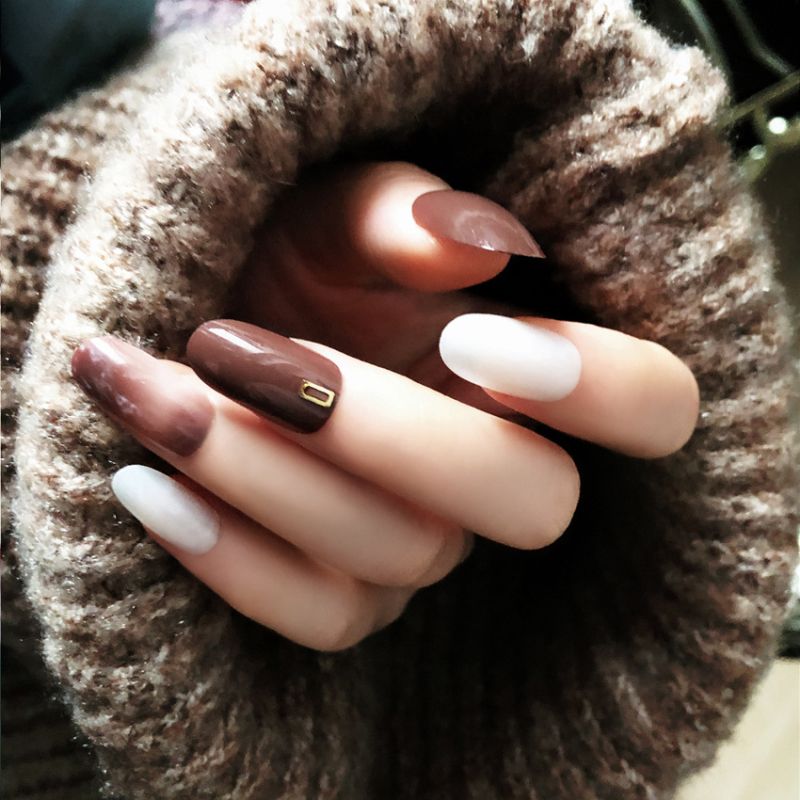 Precio barato 24pcs falso uñas acrílicas consejos decorada para la moda  arte de uñas clavos falsos