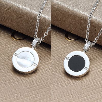 Zwart en wit shell ketting zilver