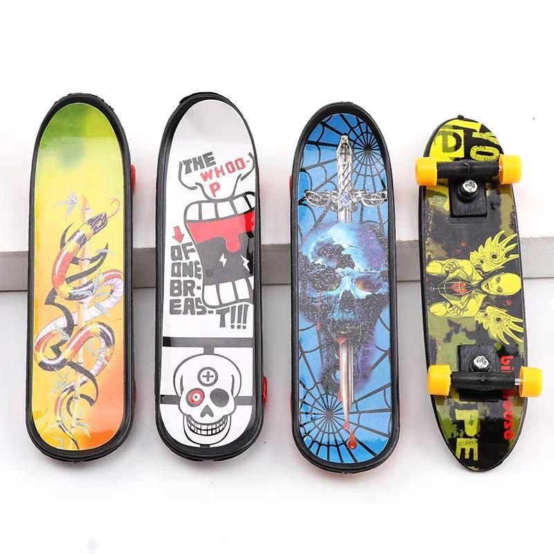 Professional Finger Skateboard Toy Creative Fingertips Movement Party Favors Novelty Toys for Kids Party Supplies Hicdaw 12 PCS Mini Finger Skateboard 