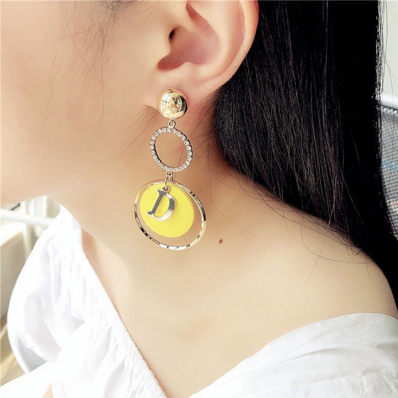 Compre Pendientes De Madera TikTok Inspirado En Celebridades Cosecha  Exagerada Geométrica Redonda Diamante Largo Determinado De Oído Del Perno  Prisionero De Madera Pendientes Net Red Hot Selling A 12,76 € Del  Zhenrubusiness |