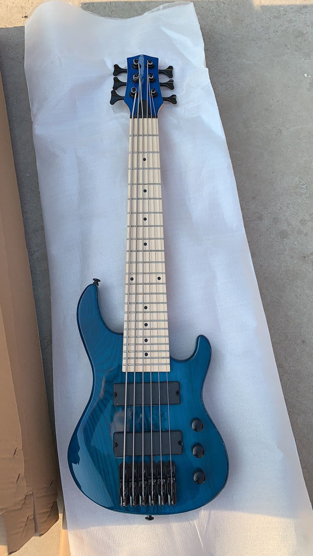 Compra Encargo Al Por Mayor Y Al Por Menor Precio Óptimo Personalizada  Nueva 6 Cuerdas Bajo La Luz Azul De Arce Guitara Eléctrica Del Envío Barato  | Entrega Rápida Y Calidad | Es.Dhgate