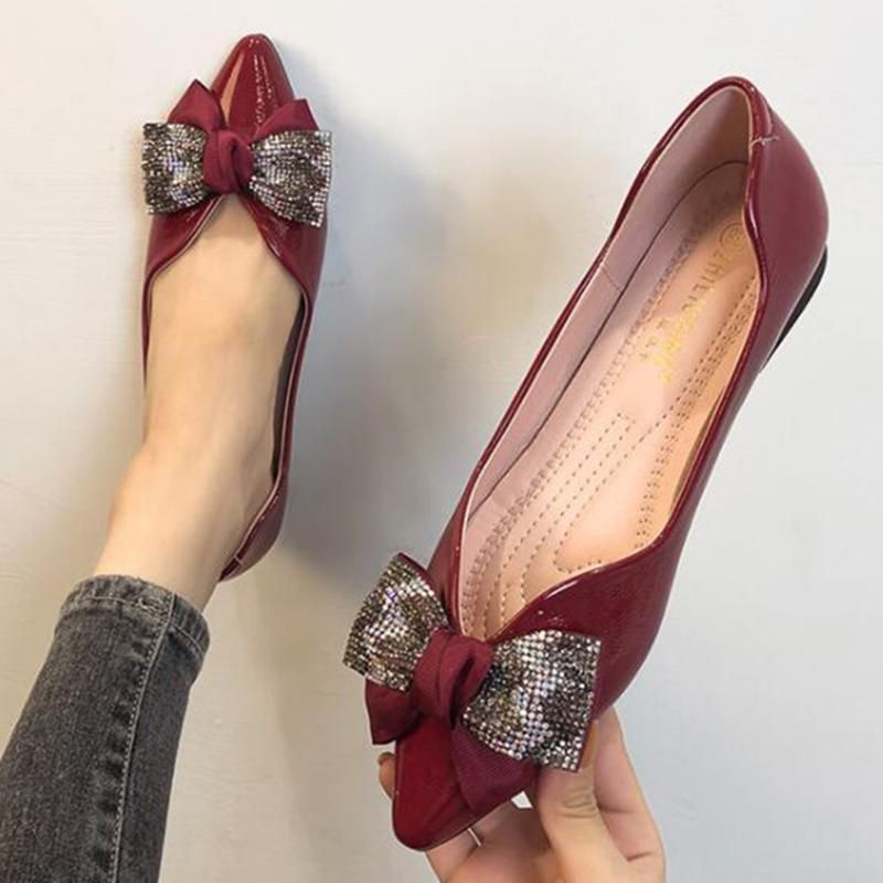 ladies pointed toe flats