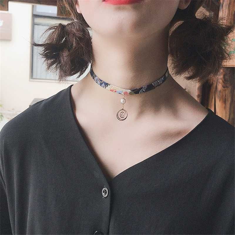 T-Doreen Gold Hollow Collar Necklace for Women Girls Round Flower Rhinestone Bib Statement Necklaces