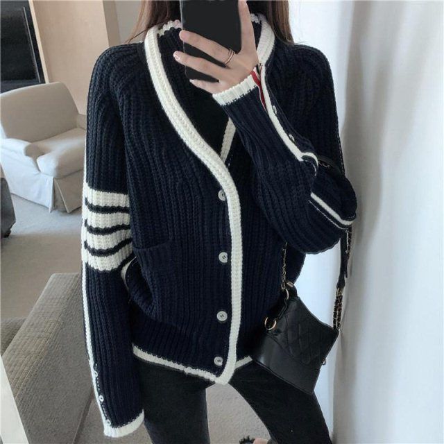 short jacket close fitting cardigan