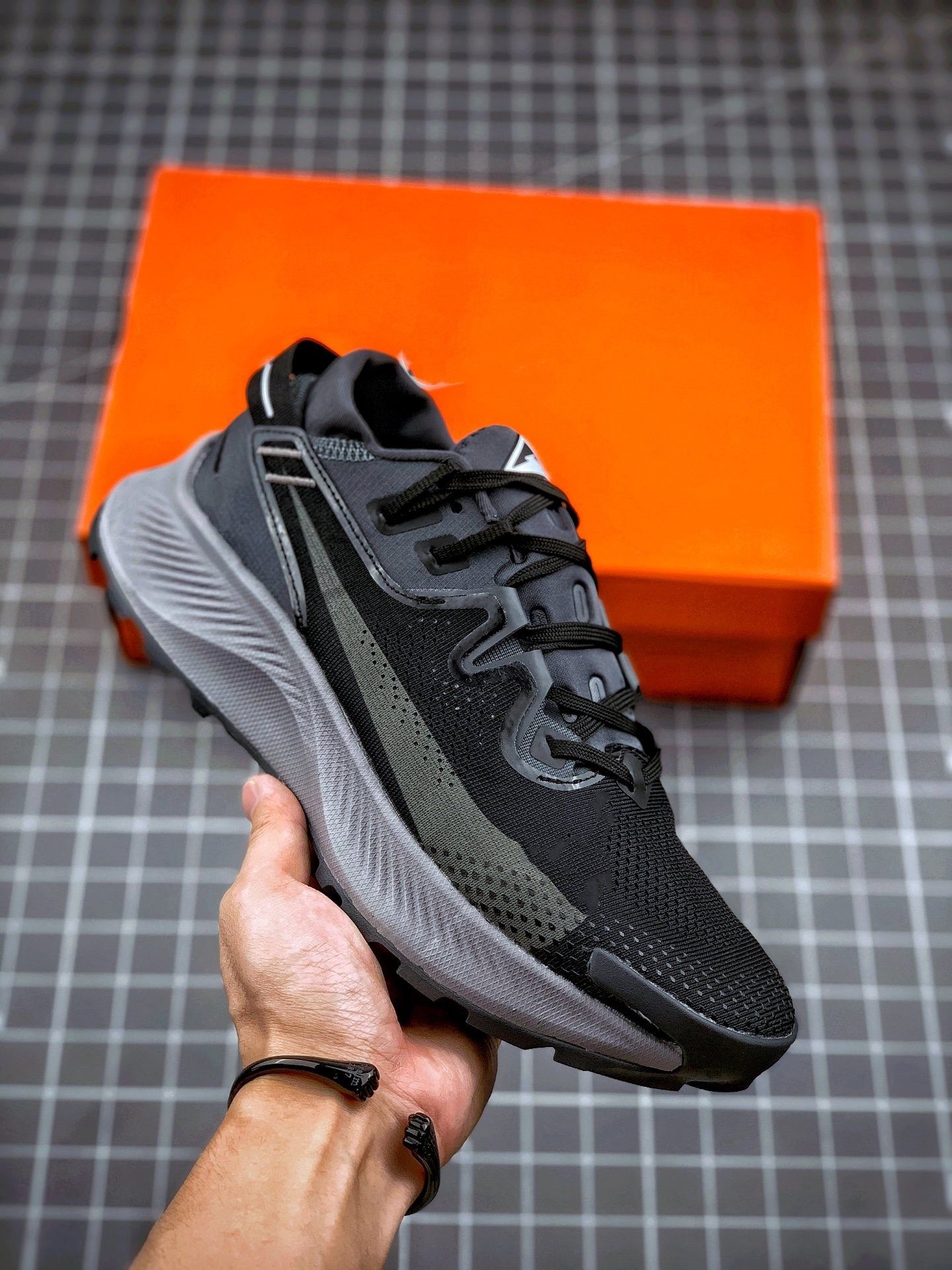 NIK Pegasus Trail 2 Black Mens Running 