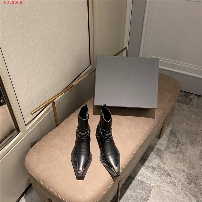 boots with metal tip