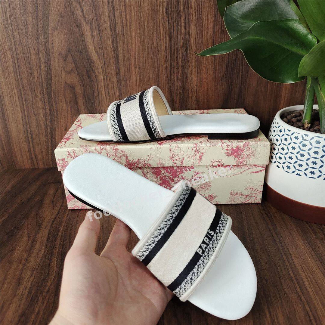 Fashion Paris Womens Slippers Beautiful Scuffs Shoes Summer Beach Slides Girls Slippers Ladies Flip Flops Loafers Sexy Best Embroidered From Ast521 135 68 Dhgate Com