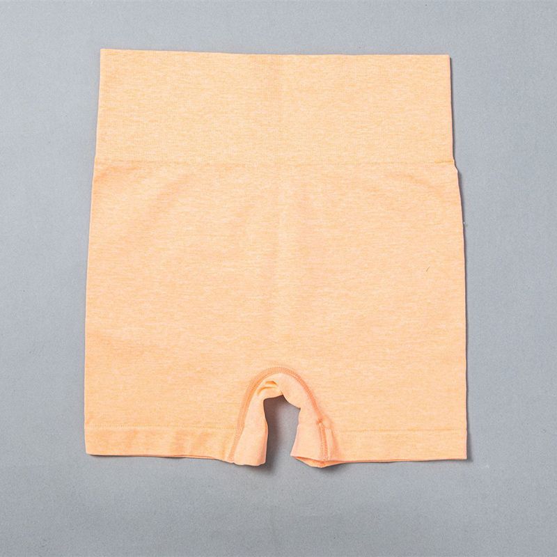 Orangefarbene Shorts