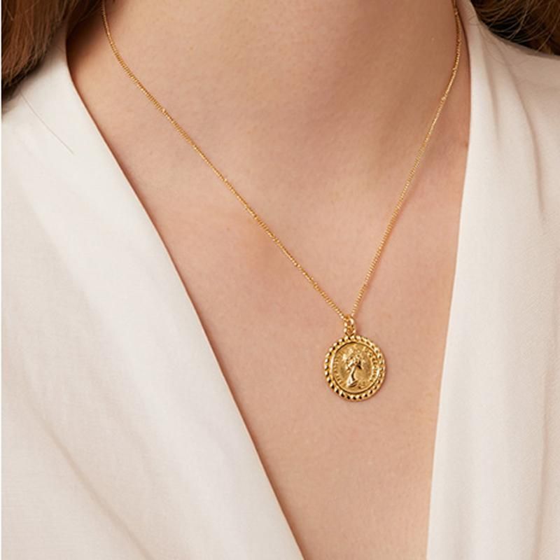 Pendant Necklaces Vintage Chic Queen 