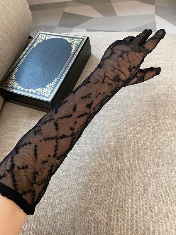 Gucci Longline Lace-tulle Gloves In Black