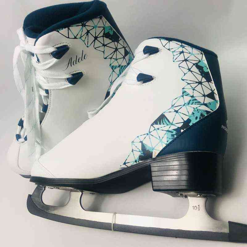 Patins de figura branca e azul