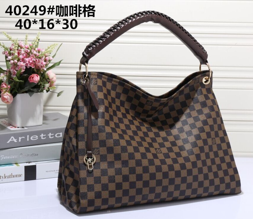 Purse Styles For 2021 IQS Executive
