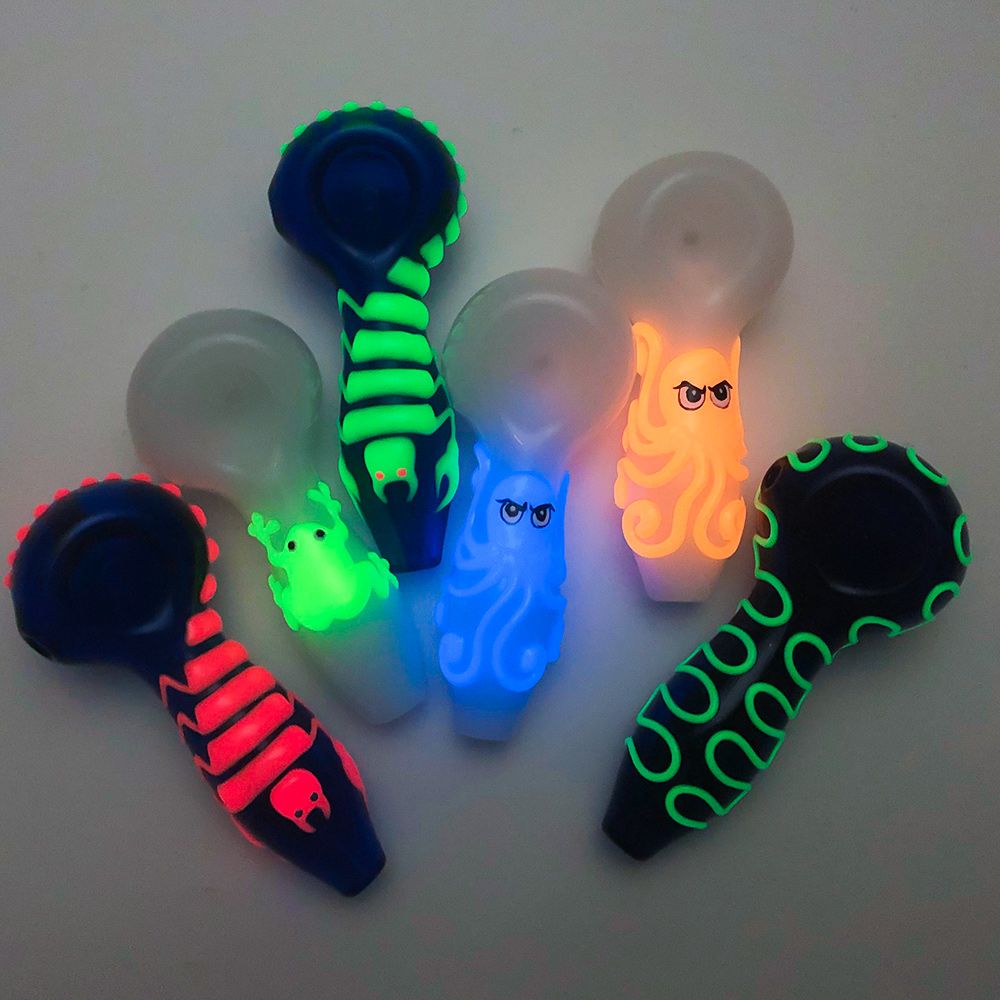 2020 Glow In The Dark Heady Glass Smoking Pipe 4.0inches Spoon Luminous