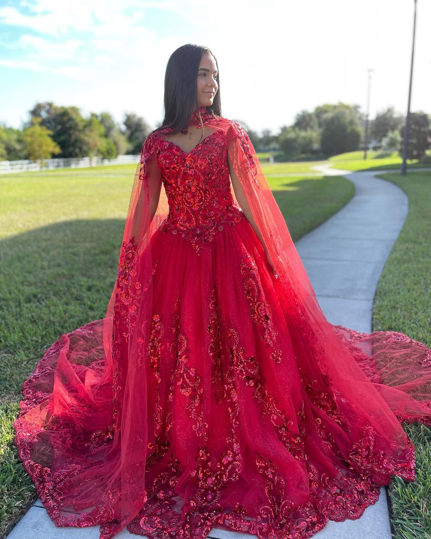 2022 Rape retro brillante Borgoña Quinceañera vestidos de fiesta vestido de pelota con Cape 2 en 2022 Rape retro brillante Borgoña Quinceañera vestidos de fiesta vestido de pelota con Cape 2 en